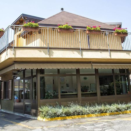 Hotel Motel Ovest Vittuone Exterior foto